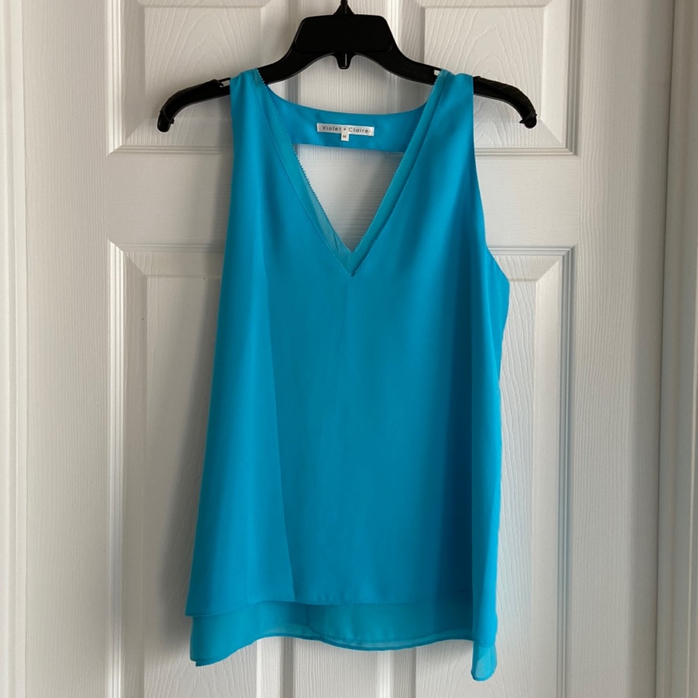 Flowy sleeveless top with back cutout